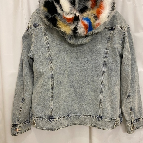 Forever 21 Denim jacket with colorful removable fur lining Medium - Picture 14 of 15